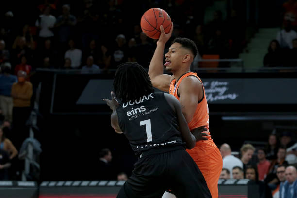 仅展示了她 仅展示了她