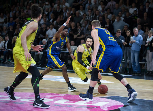 他在足球界 他在足球界